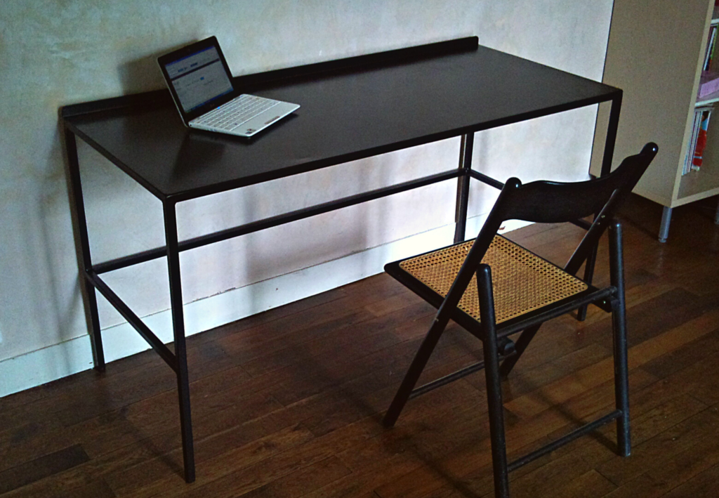 Meubles en métal, Bureau en acier noir MikadoHome